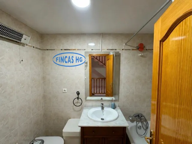 Bungalow de 260 m2 con jardín, buhardilla y garaje en urbanización con piscina en Ciudad Jardín, Alicante — 30