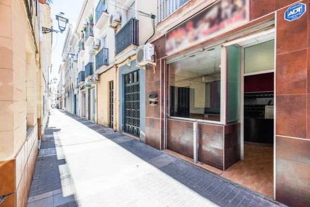 OPORTUNIDAD DE LOCAL COMERCIAL CON POSIBILIDADDADES DE CAMBIO DE USO A VIVIENDA — 2