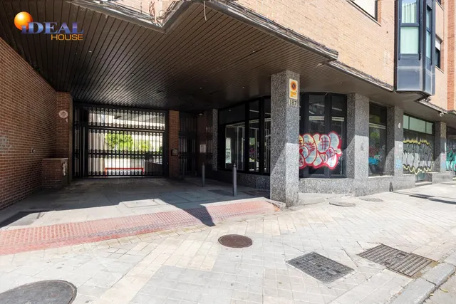 Amplio local comercial en Camino de Ronda — 4