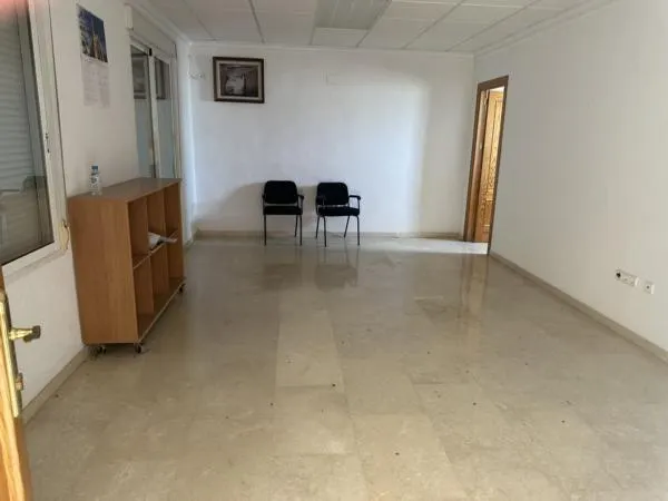 Centro de trabajo, local comercial — 28