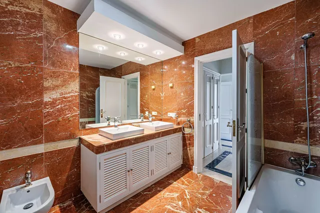 Chalet 9 habitaciones 735m² en venta - Costa Del Sol — 9