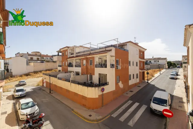 Piso de 3 dorm. en Las Gabias, con APARCAMIENTO. — 28