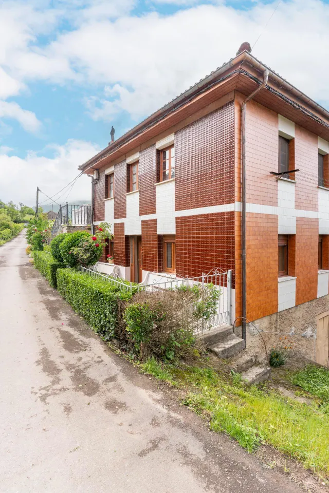 PISO BAJO + SEMI-SÓTANO EN VENTA EN CASORVIDA (LENA) — 45