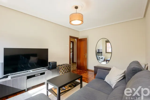PISO EN VENTA EN AVENIDA TORRELAVEGA, OVIEDO – AMPLITUD Y UB - foto 2