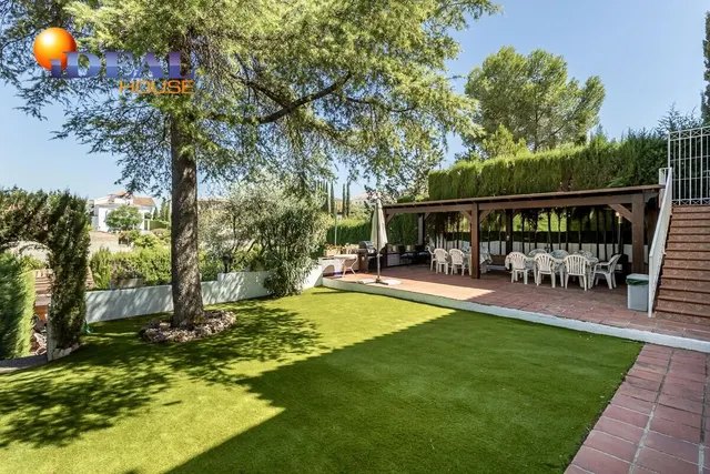 CASA PAREADA EN LA ZUBIA CON PISCINA, ZONA DE BARBACOA Y JARDÍN — 6