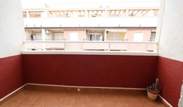 Apartamento de 2 dormitorios en Torrevieja, Alicante (Costa Blanca) — 9