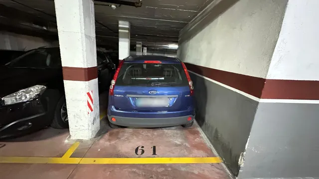 Se vende plaza de parquing para coche mediano en la zona del