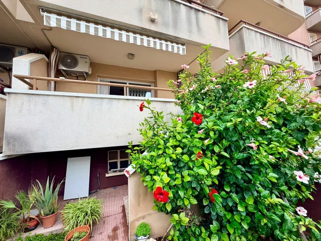 3 dormitorios, jardín, parking, piscina comunitaria. — 14