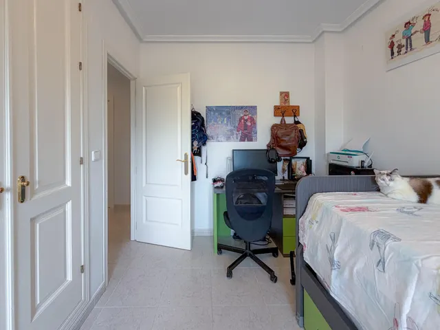 Orihuela Costa! Espectacular apartamento con amplios espacios + gran terraza con vistas despejadas y laterales al mar + Parking comunitario + Piscina comunitaria con zonas ajardinadas — 31