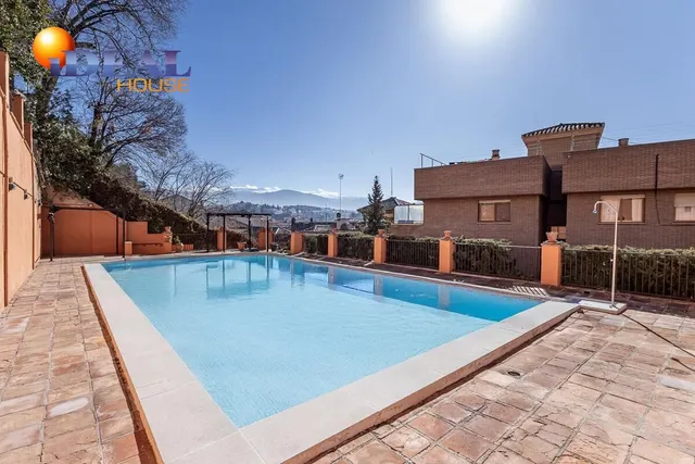 EXCLUSIVO PISO CON JARDÍN PRIVATIVO EN UNA DE LAS MEJORES URBANIZACIONES DE GRANADA — 3
