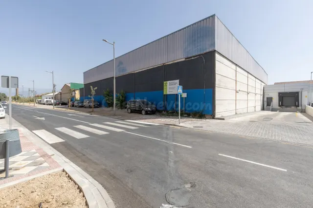 Nave industrial en venta en Atarfe (Granada) | 757 m2 constr