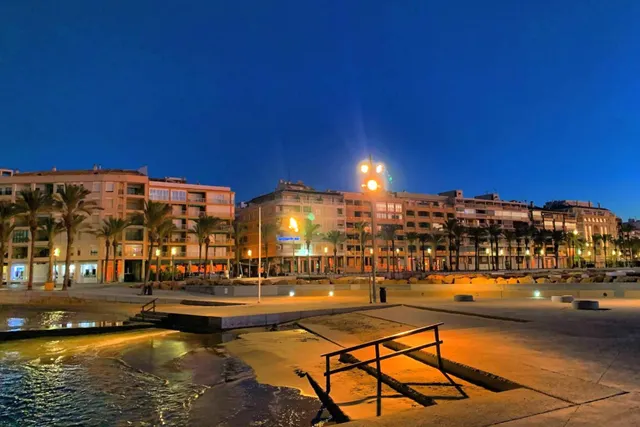 Apartamento elegantemente reformado, céntrico y espacioso. Balcón con orientación oeste ¡y a solo 550 m de Playa del Cura! en Torrevieja — 37