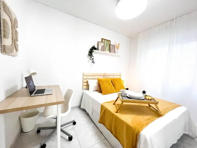 HABITACIÓN EN ALQUILER 490€ –1 de NOVIEMBRE- PLAZA DE TOROS VIEJA 3, MÁLAGA — 2
