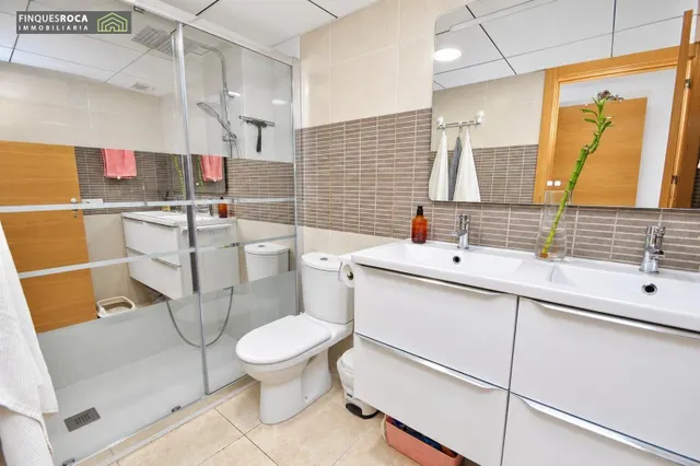 **AMPLIO PISO DE 3 habitaciones CON BALCÓN Y TERRAZA EN LA RÀPITA** — 8