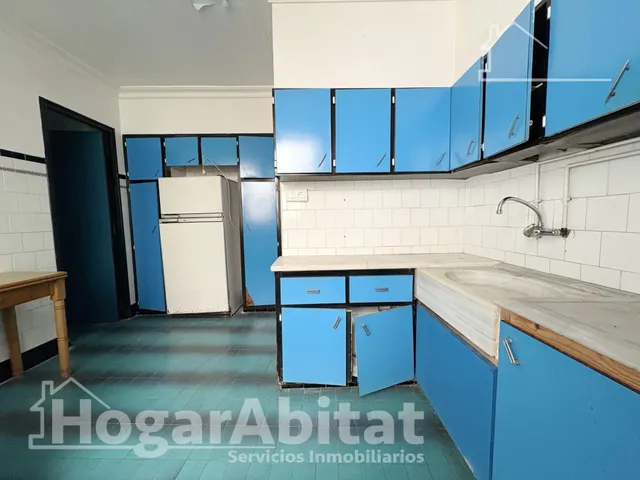 Espaciosa casa con local comercial y garaje en el centro — 12
