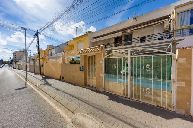 Adosado en Nueva Torrevieja con jardín y terraza — 27
