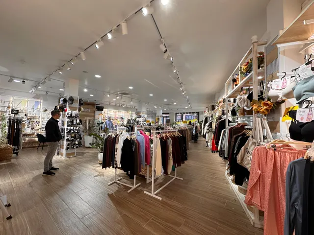 PALAMÓS: MAGNÍFICO LOCAL COMERCIAL DE 210 M2, DIÁFANO EN PLE - foto 2