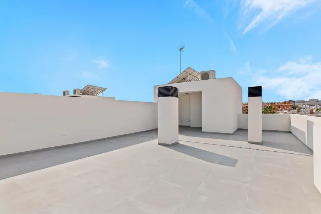 Ático a estrenar con solárium privado y vistas a la piscina en Villamartín — 31