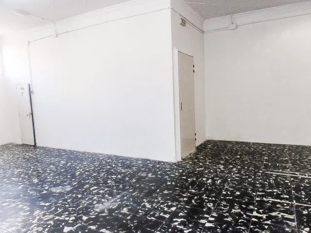 Local diáfano en venta, Sabadell, zona  Creu de Barbera — 13