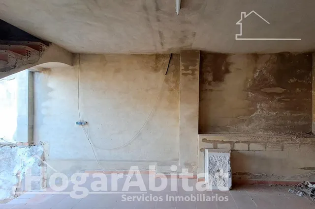 ¡OPORTUNIDAD INCREÍBLE! TERRENO URBANO AMPLIO Y CON COCHERA — 21