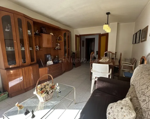 Piso de 4 dormitorios, patio y garaje a la venta en Cervantes — 4