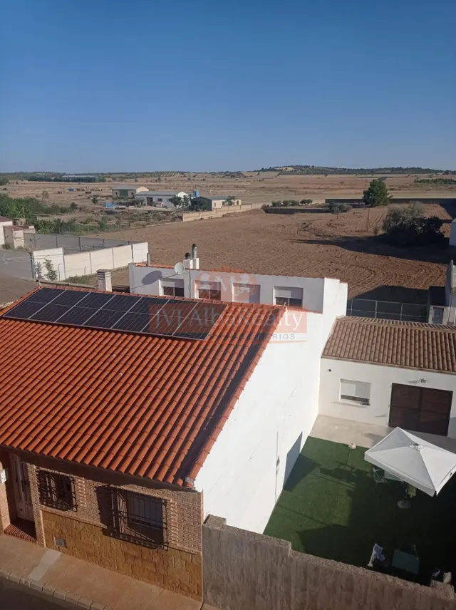 SE VENDE PISO Y LOCAL EN SAN PEDRO(PUEBLO) EN BUEN ESTADO, CON 5 DORMITORIOS. — 6