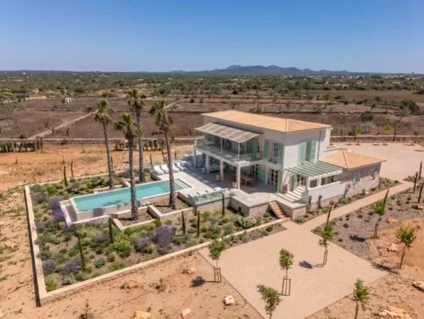 Finca de Arquitectura Atemporal en Cap de Ses Salines – Dise - foto 2