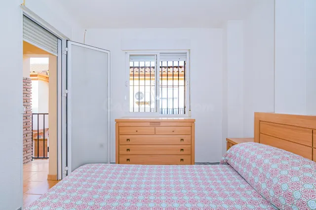 OPORTUNIDAD EN VENTA DE CASA ADOSADA DE 3 DORMITORIOS EN VEG - foto 2
