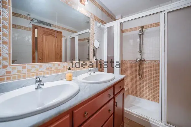 Chalet adosado en venta en Calle Bolivia — 29