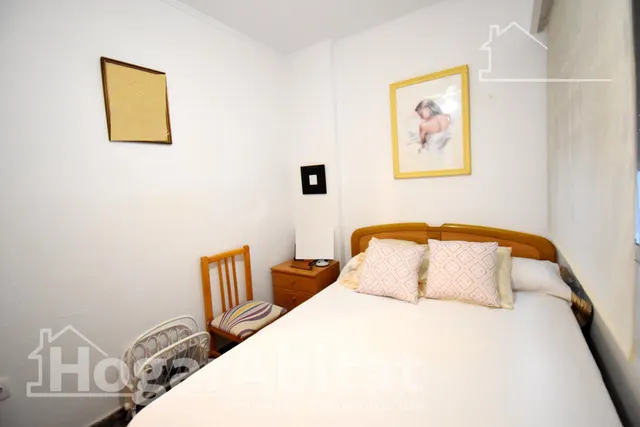Confort y vistas al mar en este espacioso piso con balcón, gran garaje y trastero junto a la playa — 19