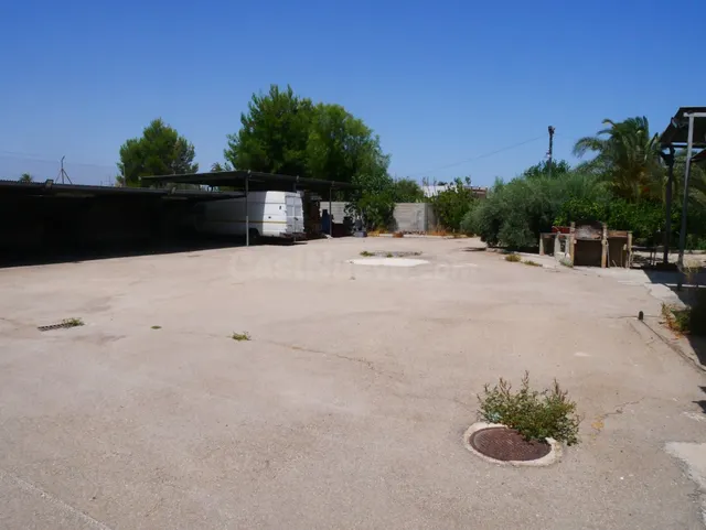 Se venden naves con parcela de 2.868 m2 en Senda De los Garr - foto 3