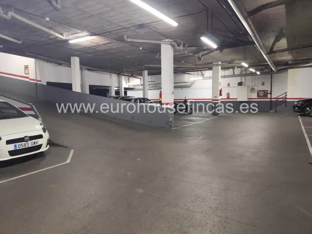 Plaza para furgoneta en la Calle Gavá en la Bordeta!! — 8