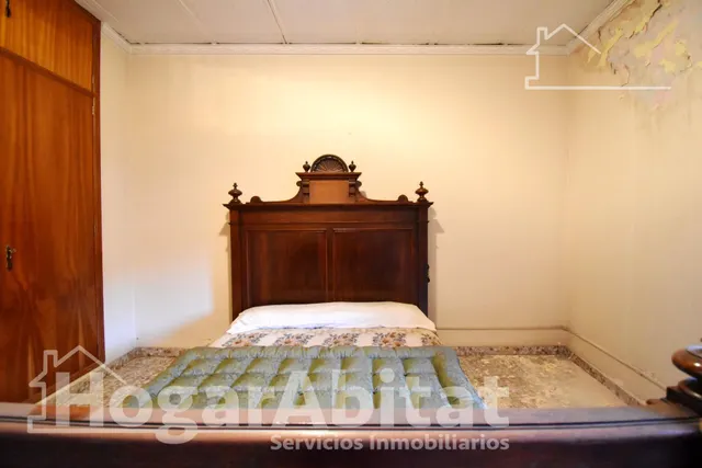 AMPLIA CASA DE PUEBLO CON TERRAZA, BALCÓN Y TRASTERO — 27