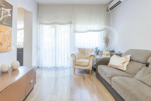 EXCLUSIVO PISO EN EIXAMPLE A UNA CALLE DEL CENTRO - foto 4
