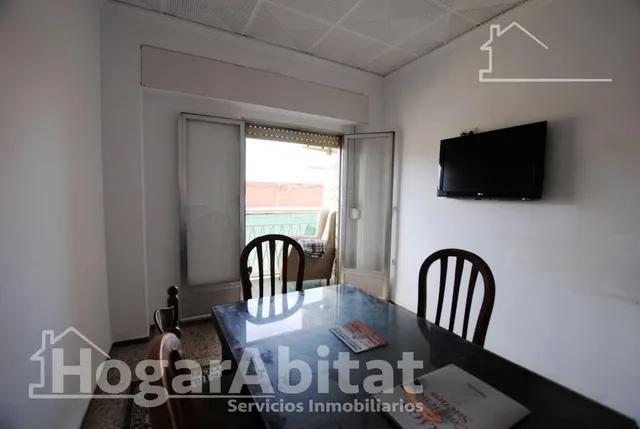 ¡gran oportunidad! muy amplio de 4 dormitorios, con balcón junto av beniopa — 19