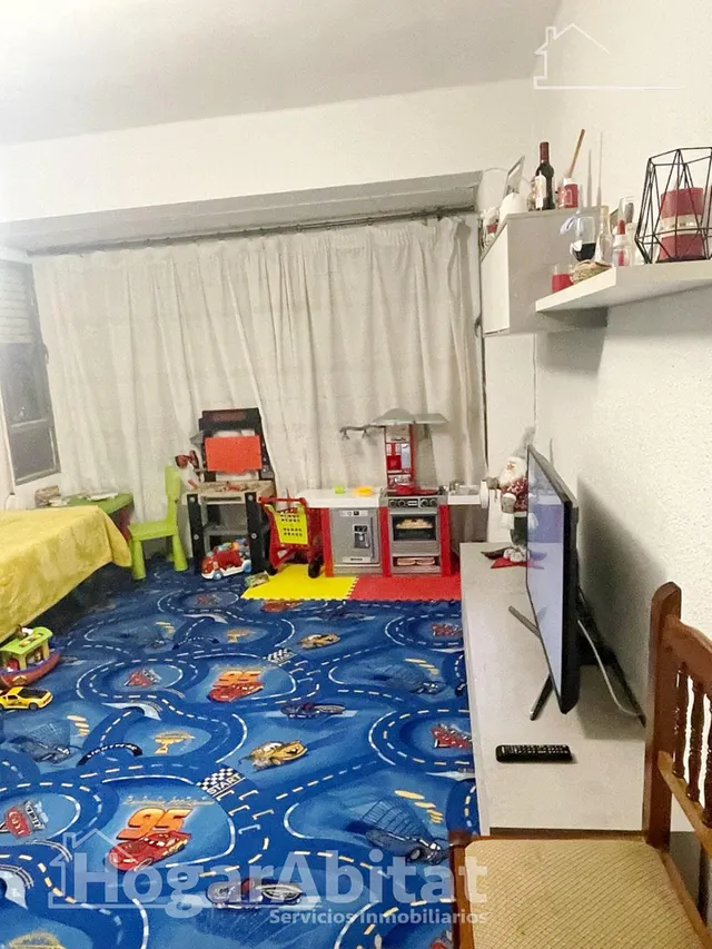 AMPLIA CASA CON MUCHAS POSIBILIDADES — 11