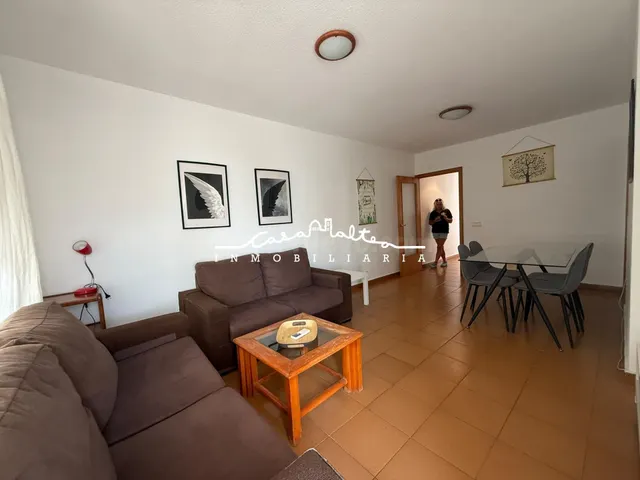 PISO ALQUILER LUMINOSO CON PISCINA COMUNITARIA — 2
