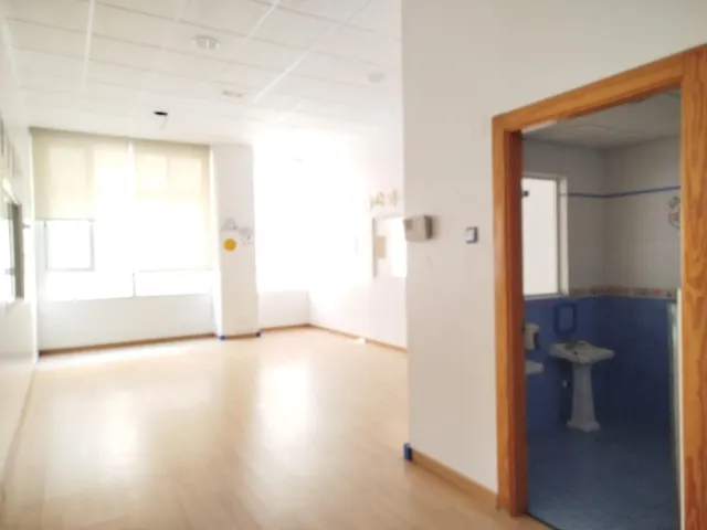 ¡Se alquila o se vende amplio local comercial en Puente Tocinos! — 8