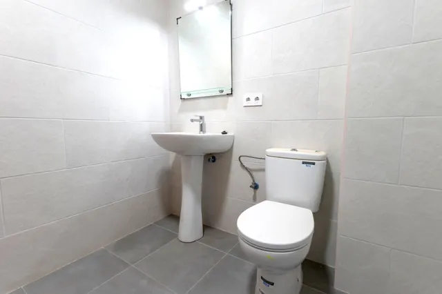 Edificio con balcones y terrazas en venta en Schamann — 40