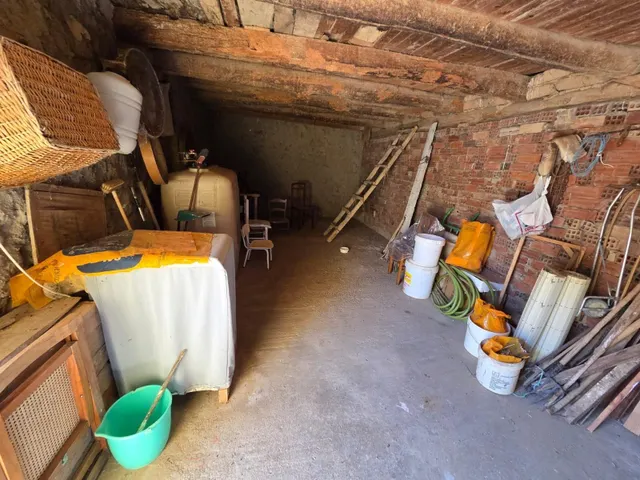 SE VENDE CASA EN CASTILFALE, 2 COCINAS,SALÓN, 6 HAB., BAÑO, PATIO, CALEFACCIÓN. — 13