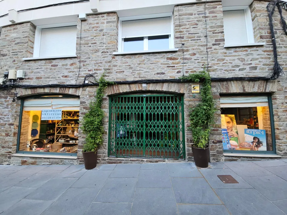 SE VENDE LOCAL COMERCIAL EN EL ENSANCHE DE SANTIAGO