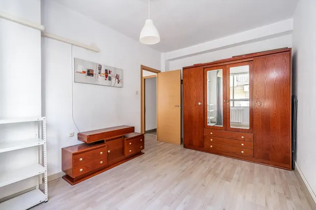 PISO JUNTO CAMINO DE RONDA — 15