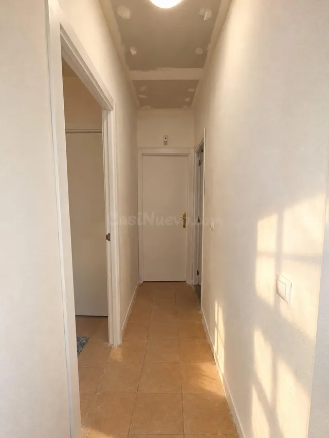 210.000 € | Luminoso piso SUR semirreformado en Casco Antigu - foto 2