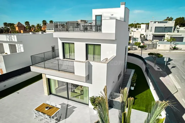 PRECIOSA VILLA DE OBRA NUEVA EN SAN MIGUEL DE SALINAS, ALICA - foto 3