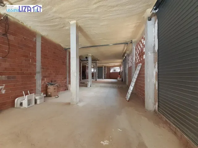 OPORTUNIDAD! FANTÁSTICO LOCAL COMERCIAL DE OBRA NUEVA CON FACHADA A 3 CALLES — 5