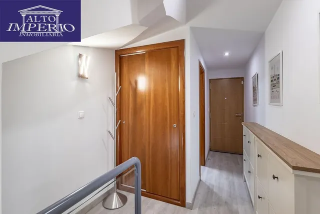 Amplia casa de 182 m2 con patio, gran sótano y a menos de 5 minutos del metro — 15
