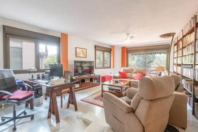 Exclusivo piso señorial con terraza en el Paseo del Salón (Cuesta de Escoriaza), con cochera y trastero. — 7