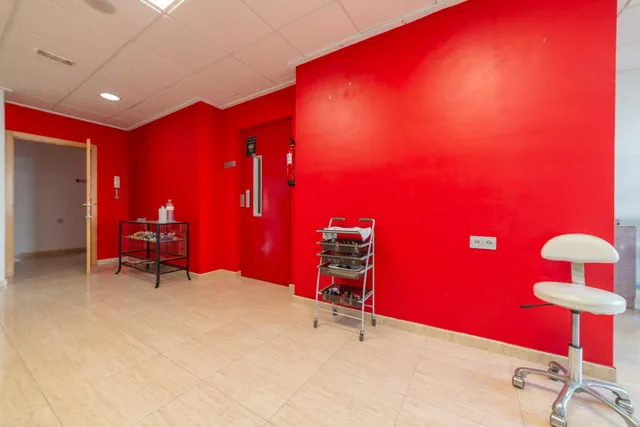 Local comercial 306m² en venta - Centro urbano — 18