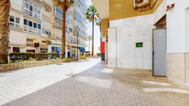 LOCAL COMERCIAL A LA VENTA EN LA MALAGUETA — 3