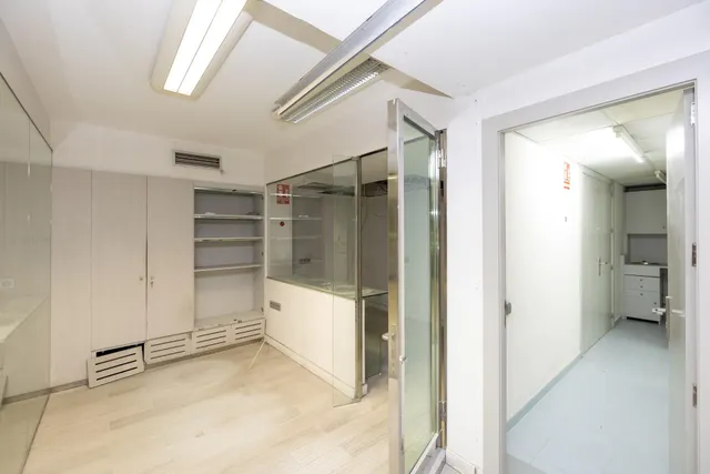 Local comercial con casi 1000 m2 en plena Gran via de Granada. Oportunidad única y exclusiva — 9